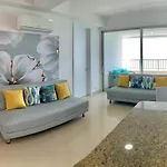 2 Bedroom Beachfront Apartment 2P1-Al4 With Pool And Wifi