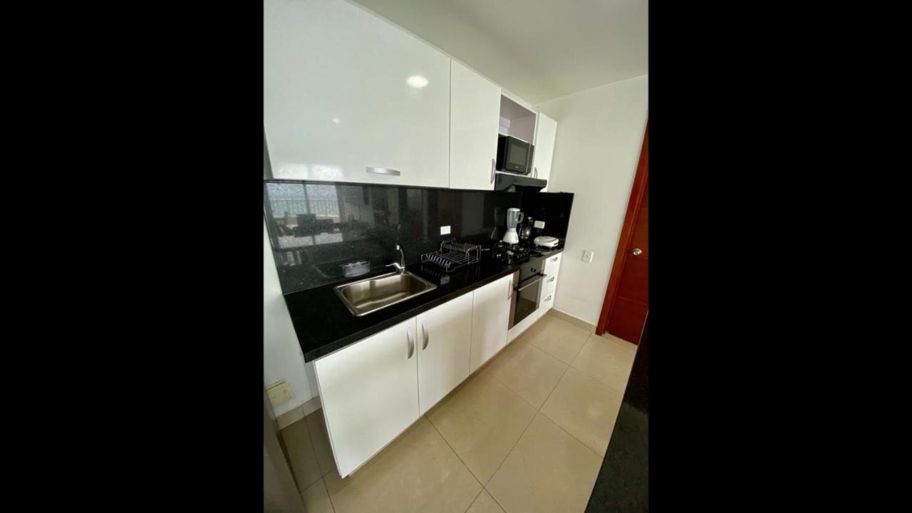 2 Bedroom Beachfront 2p1-al4 With Pool And Wifi Apartment *